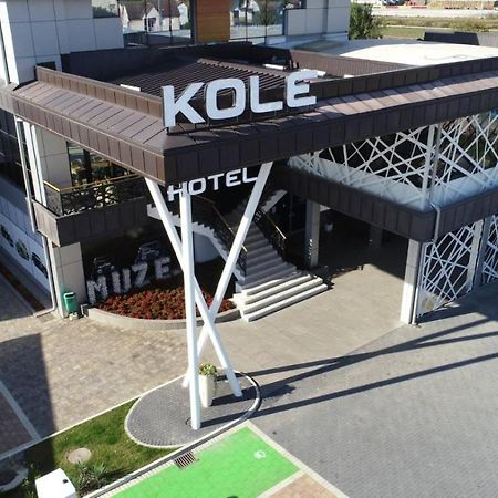 Hotel Kole Cacak Bagian luar foto