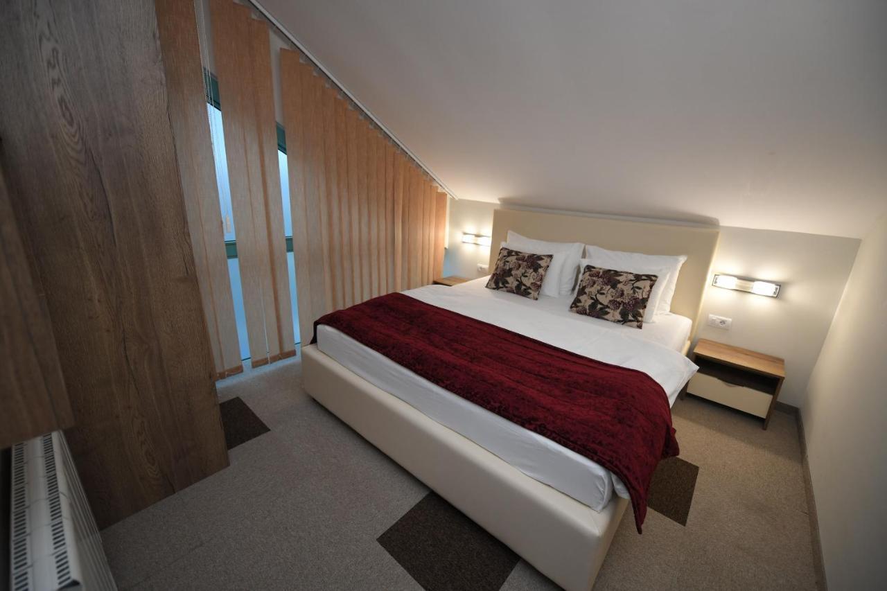 Hotel Kole Cacak Bagian luar foto
