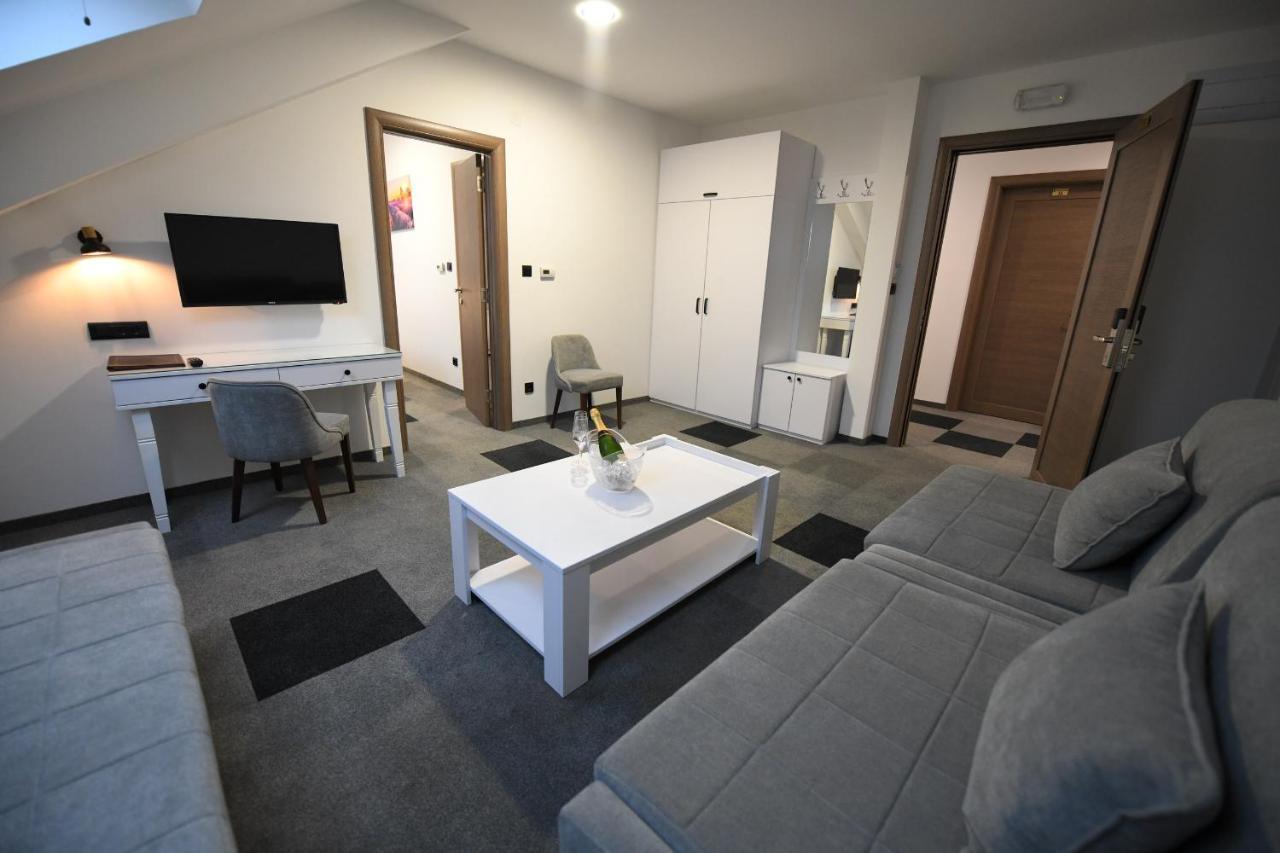 Hotel Kole Cacak Bagian luar foto