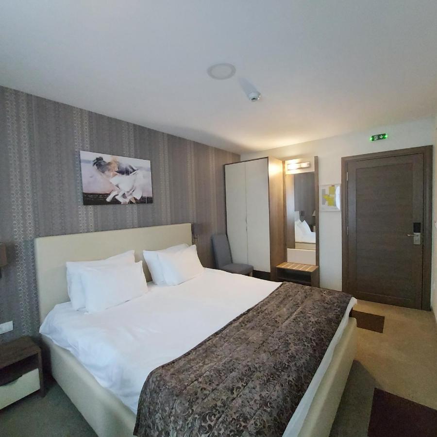 Hotel Kole Cacak Bagian luar foto