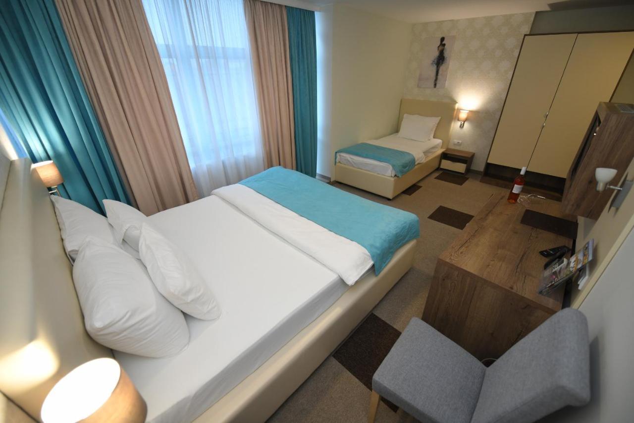 Hotel Kole Cacak Bagian luar foto