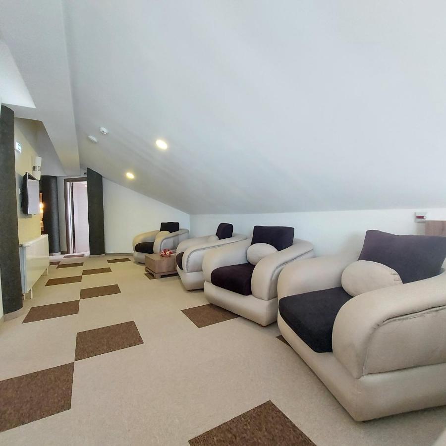 Hotel Kole Cacak Bagian luar foto