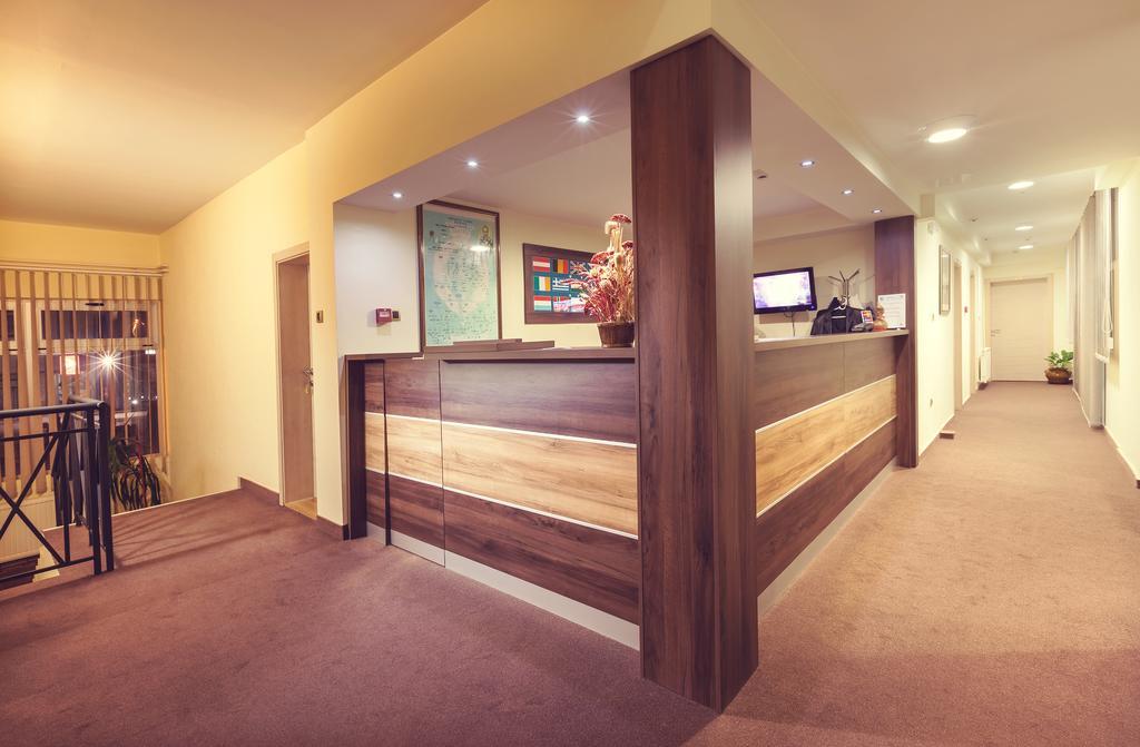 Hotel Kole Cacak Bagian luar foto