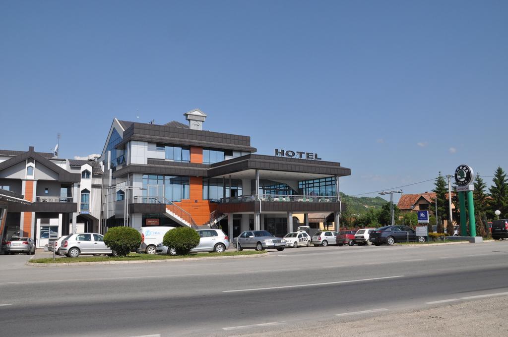 Hotel Kole Cacak Bagian luar foto