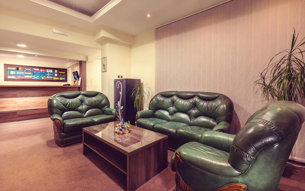 Hotel Kole Cacak Bagian luar foto