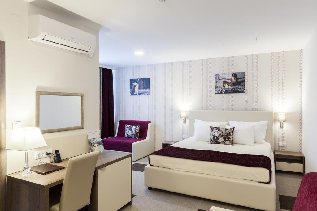 Hotel Kole Cacak Bagian luar foto